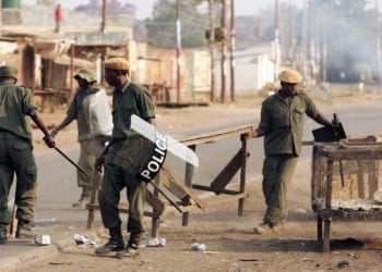 Un oficial de policía de Zambia acusado de matar a manifestantes