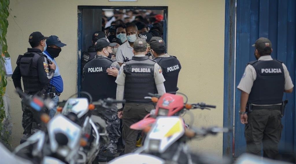 Cuatro motines en cárceles de Ecuador por enfrentamiento entre bandas dejan un balance de 75 víctimas mortales