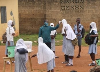 Secuestradas cerca de 300 alumnas en un nuevo ataque contra una escuela en el noroeste de Nigeria