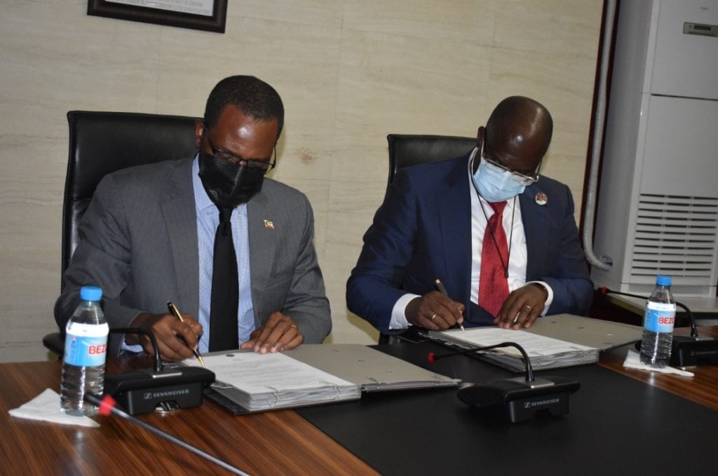 Guinea Ecuatorial y Nigeria firma un memorándum de entendimiento en materia de gas y la piratería
