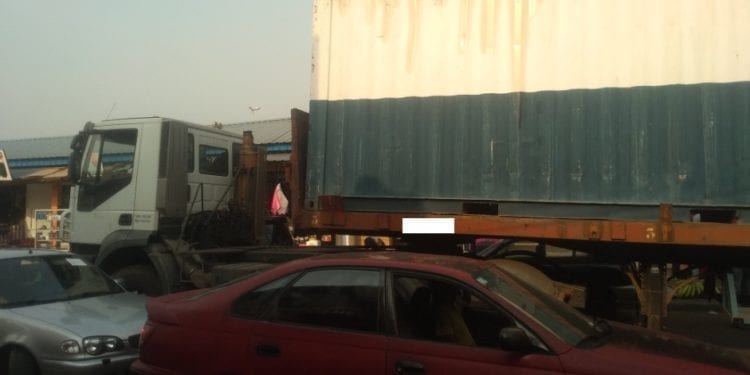 La circulación de camiones de más de 18 toneladas con contenedores amenaza la circulación en Malabo