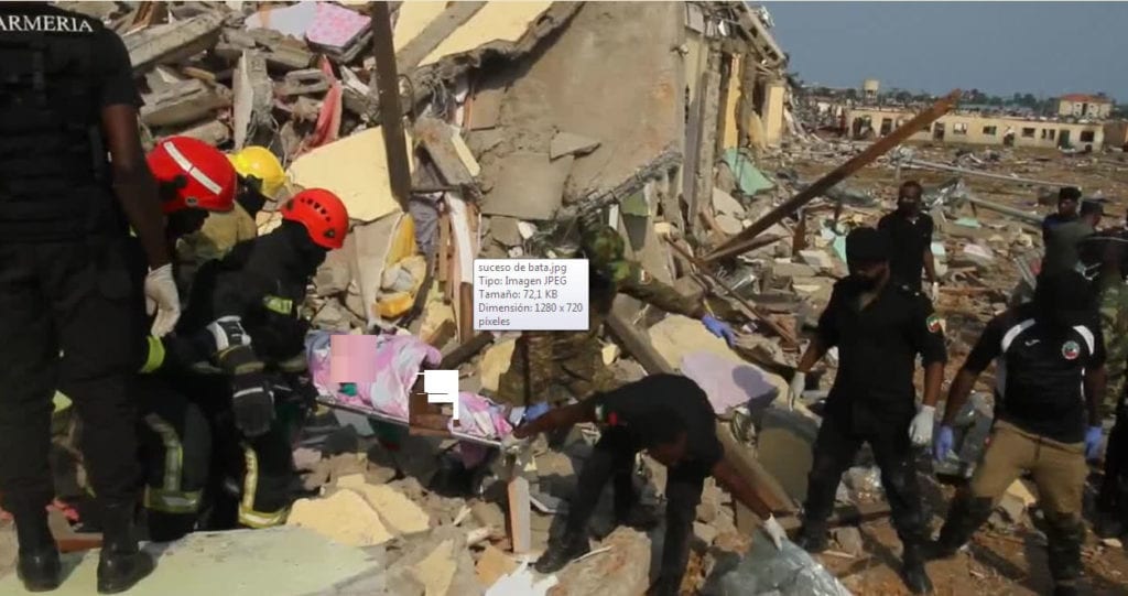 Explosiones en Bata: El equipo de rescate encuentra con vida a una niña de unos 5 años bajo los escombros