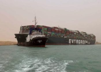 Un megabuque provoca el caos en el Canal de Suez y atasca el comercio global
