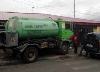 Un camión cisterna impacta contra una vivienda en Elá-Nguema