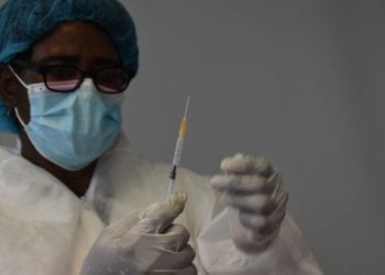 Un estudio anuncia que los vacunados y los curados del coronavirus pueden transmitir el virus aunque no tengan síntomas
