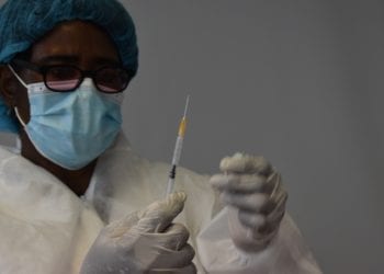 Países africanos compran 55 millones de dosis de vacunas contra Covid-19