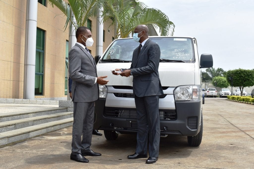 El Fondo de Población de las Naciones Unidas refuerza la logística de INEGE con la donación de un vehículo