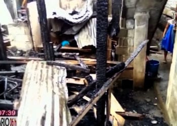 Un incendio deja totalmente calcinada cuatro viviendas en el barrio Santa María 5