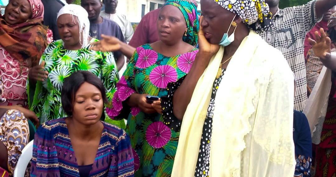 Parents of students who were abducted from Bethel Baptist High School wait for the arrival of some of the students who were released by their kidnappers, in Kaduna, Nigeria July 25, 2021. REUTERS/Bosan Yakusak/File Photo
