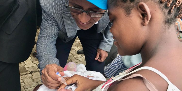 Uganda confirma un brote de polio después de que la OMS declarara África libre del virus hace un año