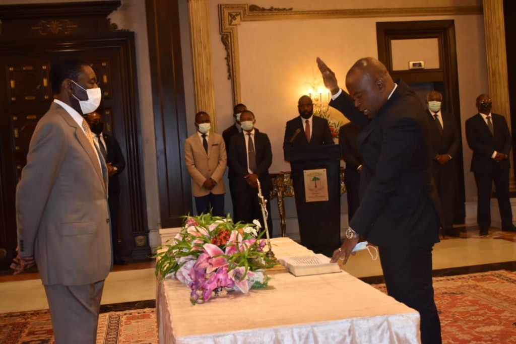 Obiang Nguema Mbasogo preside el acto de jura de cargos del personal del consejo de la república.