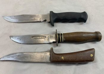 La policía de Bata detiene a 3 jóvenes por portar cuchillos y machetes