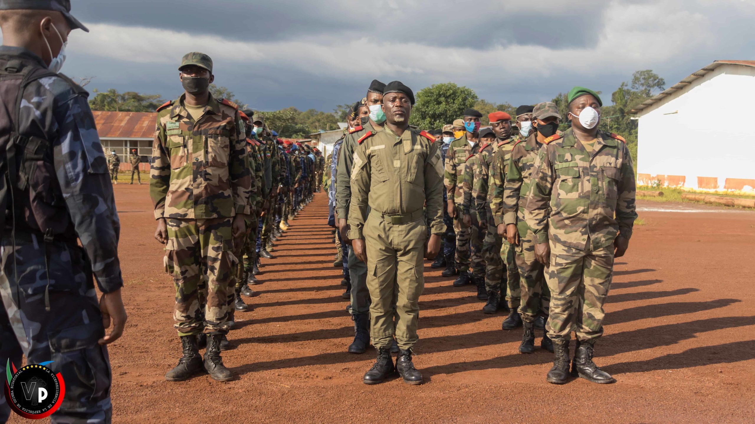 Nguema Obiang Mangue continúa su visita por los campamentos militares de la Región Continental