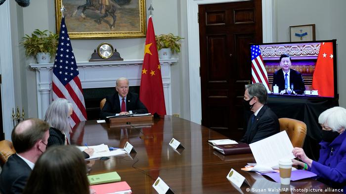 Biden expresa a Xi sus "preocupaciones" sobre derechos humanos
