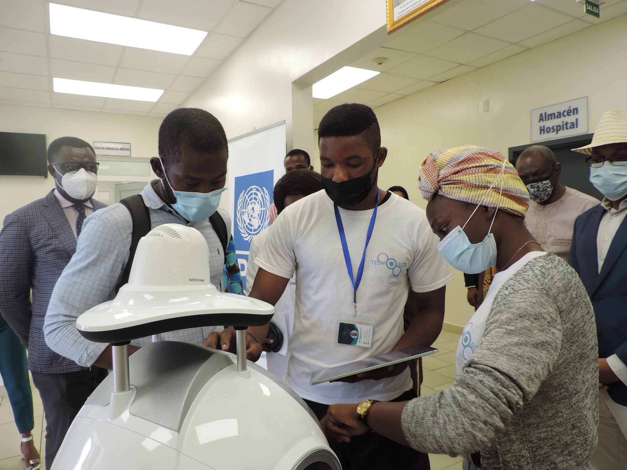 Lanzamiento de los robots anti-pandémicos en los centros sanitarios de Sampaka y Baney y en el Aeropuerto Internacional de Malabo