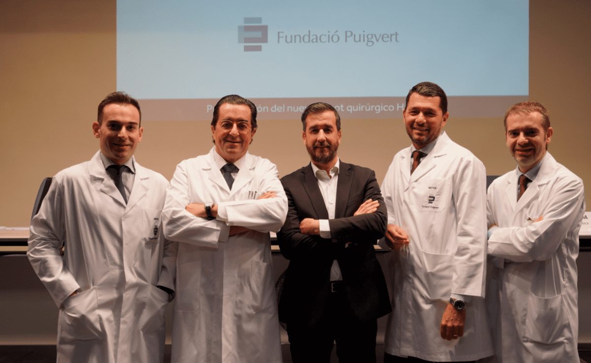 El equipo de los doctores Joan Palou y Alberto Breda ha llevado a cabo las dos primeras cirugías.