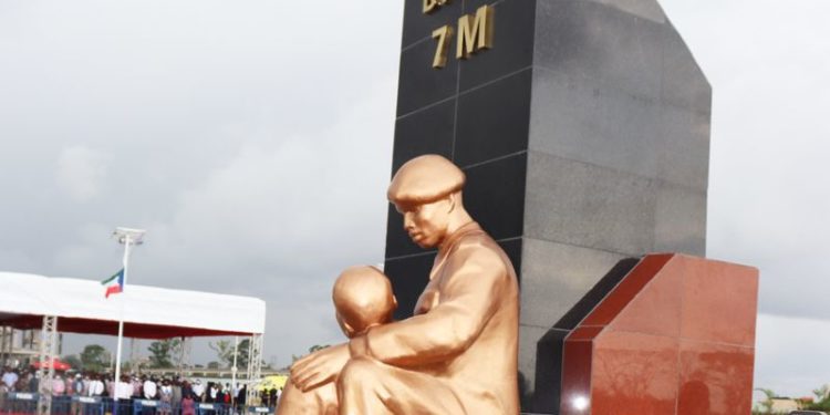 Monumento construido en memoria de los fallecidos en las explosiones del 7M