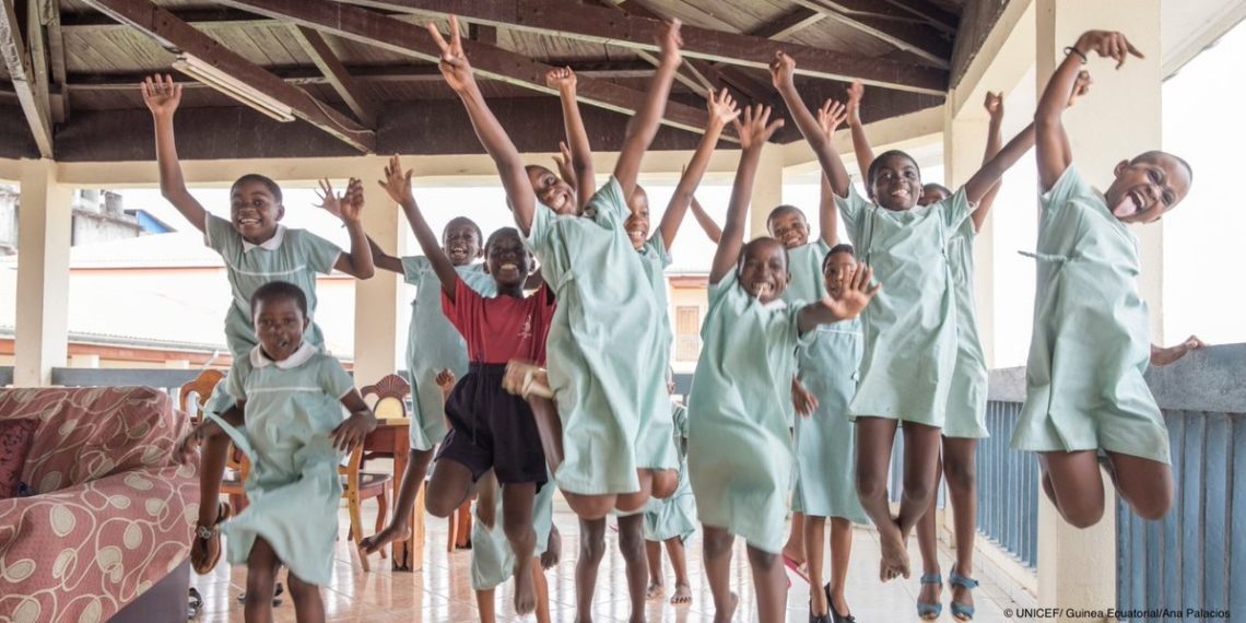 Estudiantes contentos/ fotografía tomada por Ana Palacios para UNICEF Guinea Ecuatorial