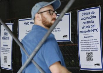 Información sobre la viruela del mono en un puesto de vacunación en Nueva York el 17 de julio de 2022/Foto:AFP
