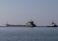 El carguero de bandera turca Polarnet, transportando toneladas de maíz, sale del puerto ucraniano de Chornomorsk, antes de dirigirse a Teesport en el Reino Unido, el 5 de agosto de 2022, en medio de la invasión rusa de Ucrania./foto: AFP