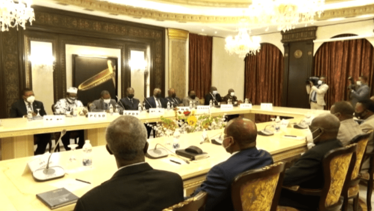 “Adelantar las elecciones presidenciales es una violación de la Ley