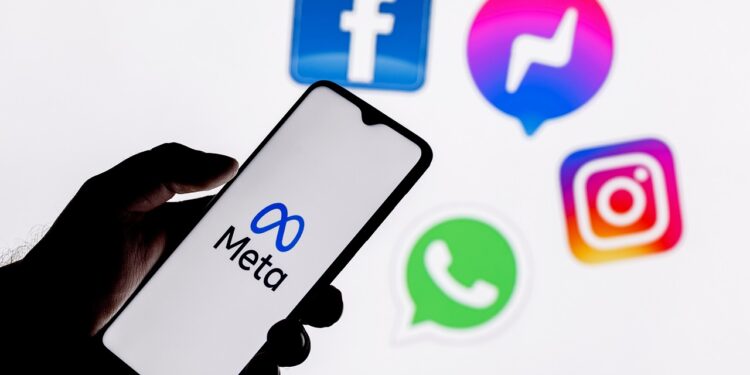 Meta está probando un nuevo servicio de suscripción que permitiría a los usuarios de Facebook e Instagram pagar por una cuenta verificada