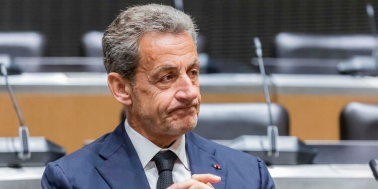 La justicia francesa confirma la sentencia de tres años de cárcel a Nicolás Sarkozy por corrupción