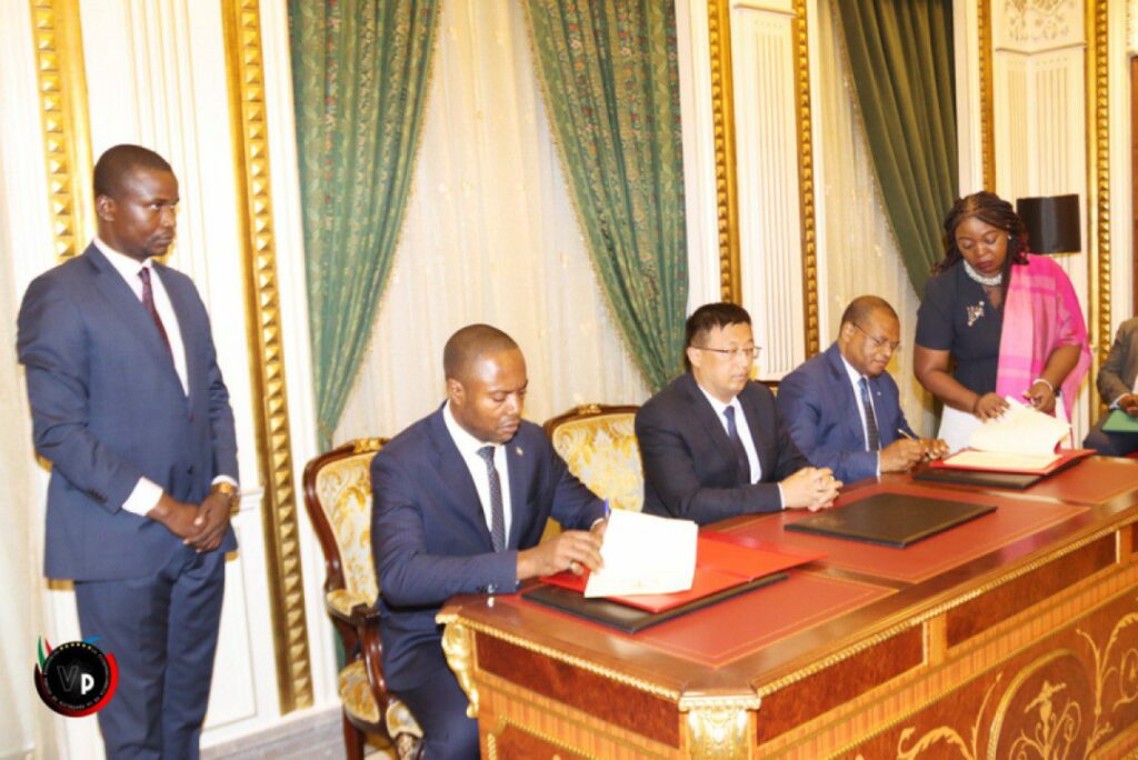 Guinea Ecuatorial y Sinohydro firman el cotrato para el proyecto de interconexión elétrica entre Guinea Ecuatorial y Gabón
