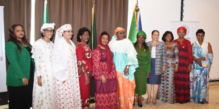 primeras damas africanas durante la Cumbre Humanitaria Extraordinaria y Conferencia de Donantes de la UA (2022, Sipopo). Imagen: prensa PDGE