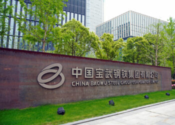 Un letrero de Baowu Steel Group se ve en el distrito de Pudong en Shanghái, China 25 de abril de 2019. REUTERS/Aly Song