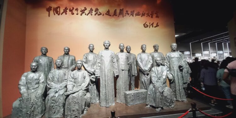 Fundadores del Partido Comunista de China (en el centro se ve al líder chino, Mao Ze Dong)