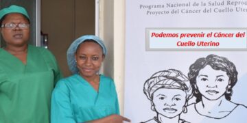 Dra. Inmaculada Anutulu (Asistente de Enfermería) Ana María Obono (Ginecóloga), personal del Rincón CCST del Hospital de Malabo./Foto: MCDI