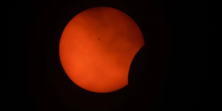 Así luce el eclipse en Norteamérica/ Foto: AP/Julio Cortez