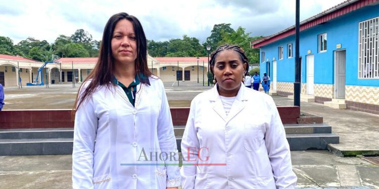 Olga Lidia Díaz Batista y Engracia Asangono Nchuchuma Ansue, medícos del Hospital de Salud Mental de Malabo
