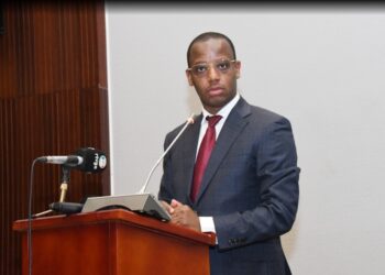 Irvin Simbarashe, director del Centro Médico La Paz