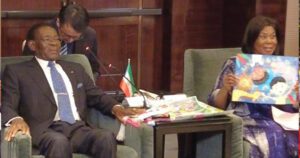 La pareja presidencial de Guinea Ecuatorial mantuvo una reunión virtual con docentes y estudiantes de la Escuela Primaria de la Amistad China–Guinea Ecuatorial. La pareja presidencial de Guinea Ecuatorial mantuvo una reunión virtual con docentes y estudiantes de la Escuela Primaria de la Amistad China–Guinea Ecuatorial.