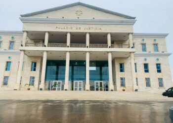 Fachada frontal de la sede del Palacio de Justicia, Malabo. Foto: DG PRESS CSJ