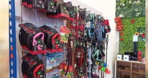 Exposición de algunos de los accesorios disponibles en la tienda